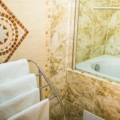 Отель Luxury Apartments Burgas Болгария, Бургас - отзывы, цены и фото номеров - забронировать отель Luxury Apartments Burgas онлайн ванная фото 2