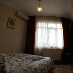 Metropolis Hostel & Guest House Стандартный номер двуспальная кровать (общая ванная комната)