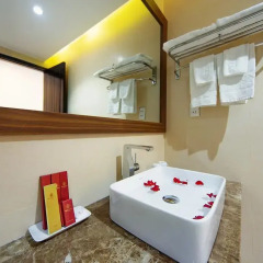 Vinh Hung 2 City Hotel 2* Улучшенный номер с различными типами кроватей фото 3