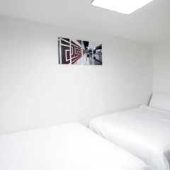 K-POP HOTEL Dongdaemun 2* Стандартный семейный номер с двуспальной кроватью