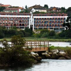 Отель Apartamentos Bahia de Boo Испания, Эль-Астильеро - отзывы, цены и фото номеров - забронировать отель Apartamentos Bahia de Boo онлайн приотельная территория
