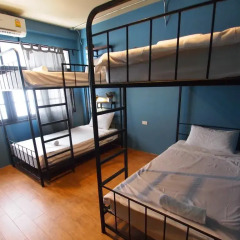 Niras Bankoc Cultural Hostel Кровать в общем номере с двухъярусной кроватью фото 4