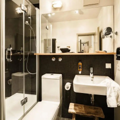 Отель BOLD Hotel München Zentrum Германия, Мюнхен - 10 отзывов об отеле, цены и фото номеров - забронировать отель BOLD Hotel München Zentrum онлайн ванная