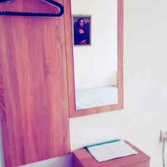 Zdrojowa28 Hostel Варшава сейф в номере