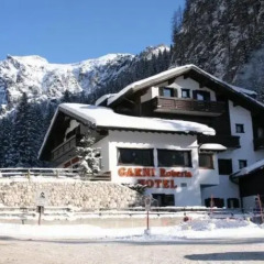 Hotel Garni Roberta Рокка Пьеторе приотельная территория