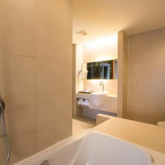 Hotel Vista Pattaya 4* Номер Делюкс с различными типами кроватей фото 10