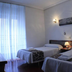 Отель Hostal Esmeralda Стандартный номер с различными типами кроватей фото 10