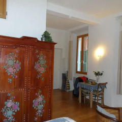 Отель Romantic Lovenest in historical Old NICE комната для гостей