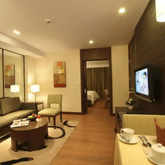 Legacy Suites Hotel Sukhumvit by Compass Hospitality 4* Представительский люкс с разными типами кроватей фото 3