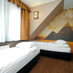 World Hostel Стандартный номер с 2 отдельными кроватями фото 7