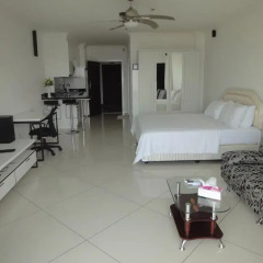 Отель Vtsix Condo Service at View Talay Condo Студия с различными типами кроватей фото 4