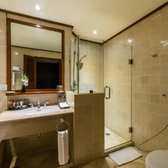 Chatrium Hotel Royal Lake Yangon 5* Номер Делюкс с двуспальной кроватью фото 27