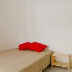 Отель Sunny Lisbon - Guesthouse and Residence 3* Стандартный номер с двуспальной кроватью (общая ванная комната) фото 12