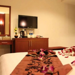 Отель Patong Hemingways 4* Улучшенный номер фото 2