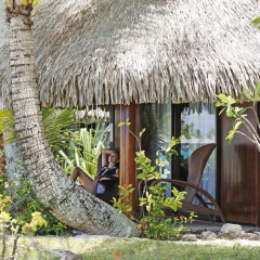 Отель Sofitel Bora Bora Marara Beach Resort 4* Улучшенное бунгало с различными типами кроватей фото 3