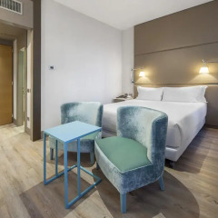 Отель NH Milano Touring 4* Улучшенный номер с различными типами кроватей фото 15