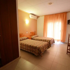 Отель Hostal Los Manos Испания, Бланес - отзывы, цены и фото номеров - забронировать отель Hostal Los Manos онлайн комната для гостей фото 4