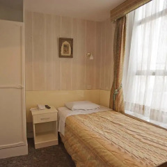 Earls Court Hotel 2* Стандартный номер с различными типами кроватей (общая ванная комната)