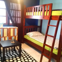Отель Thonglo 7 Hostels Кровать в общем номере