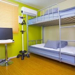 KW Hongdae Hostel Стандартный семейный номер с двуспальной кроватью фото 3