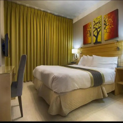 Отель Crystal Suites комната для гостей фото 4