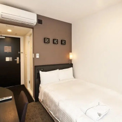 Отель Sotetsu Fresa Inn Nihombashi-Ningyocho 3* Стандартный номер с двуспальной кроватью фото 2