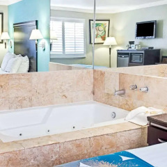 Отель Days Inn by Wyndham Long Beach City Center 2* Люкс с различными типами кроватей фото 7