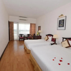 Century Riverside Hotel Hue 4* Номер Делюкс с различными типами кроватей фото 4