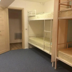 Garage Hostel Кровать в общем номере с двухъярусной кроватью фото 4