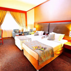 Landmark Summit Hotel 4* Улучшенный номер с различными типами кроватей фото 4