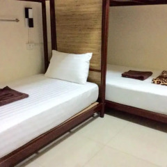 Naturbliss Bangkok Transit Hotel 3* Кровать в мужском общем номере фото 2