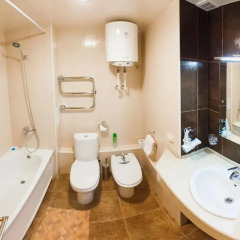 Гостиница Бизнес-отель Космос в Кургане 2 отзыва об отеле, цены и фото номеров - забронировать гостиницу Бизнес-отель Космос онлайн Курган ванная фото 2
