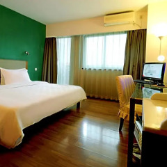 Отель 4th Zhongshan Road Garden Inn 3* Стандартный номер с различными типами кроватей