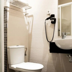 Отель Hostal Bcn 46 Испания, Барселона - 2 отзыва об отеле, цены и фото номеров - забронировать отель Hostal Bcn 46 онлайн ванная фото 2