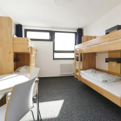 Jugendherberge Koeln-Riehl - City Hostel Кровать в мужском общем номере