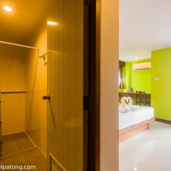 Green Harbor Patong Hotel 2* Улучшенный номер фото 4