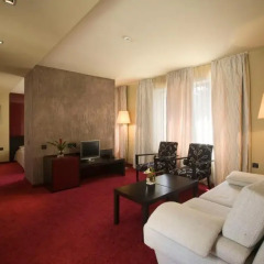 Отель Famous House