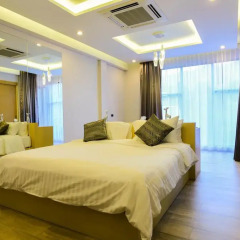 OneLoft Hotel бассейн