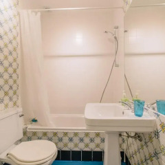Отель Camoes Deluxe Bairro Alto Португалия, Лиссабон - отзывы, цены и фото номеров - забронировать отель Camoes Deluxe Bairro Alto онлайн ванная