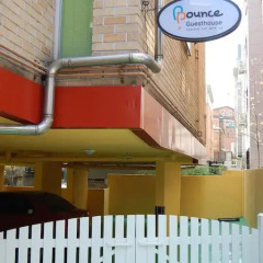 Отель Bounce Guesthouse Hongdae (Foreigners Only) гостиничный бар