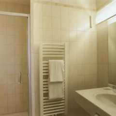 Hotel Jedermann 2* Улучшенный номер с двуспальной кроватью