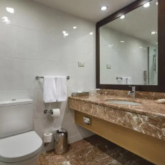 Mersin HiltonSA Турция, Мерсин - отзывы, цены и фото номеров - забронировать отель Mersin HiltonSA онлайн ванная