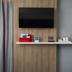 Отель Holiday Inn Express London Luton Airport 3* Стандартный номер с различными типами кроватей фото 4