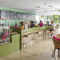 Отель COOEE Aparthotel & Suites Cap de Mar гостиничный бар