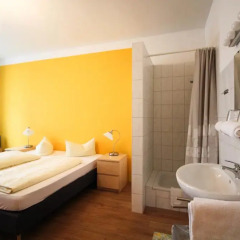 Отель Pension/Guesthouse am Hauptbahnhof Стандартный номер с двуспальной кроватью (общая ванная комната) фото 24