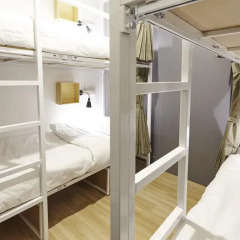 Отель LiveItUp Asok by D Varee Кровать в общем номере фото 8