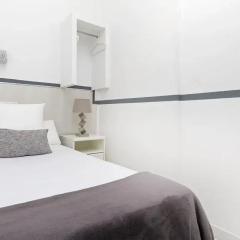 Отель Hostal Gran Via 63 Rooms 3* Стандартный номер с различными типами кроватей (общая ванная комната) фото 3