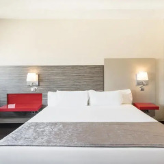 Отель ILUNION Barcelona 4* Стандартный номер с различными типами кроватей фото 28