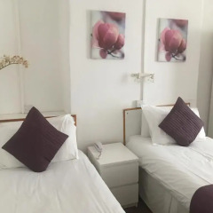 George Hotel 3* Стандартный номер с 2 отдельными кроватями (общая ванная комната) фото 4