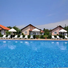 Отель Sunny Hills Villas бассейн